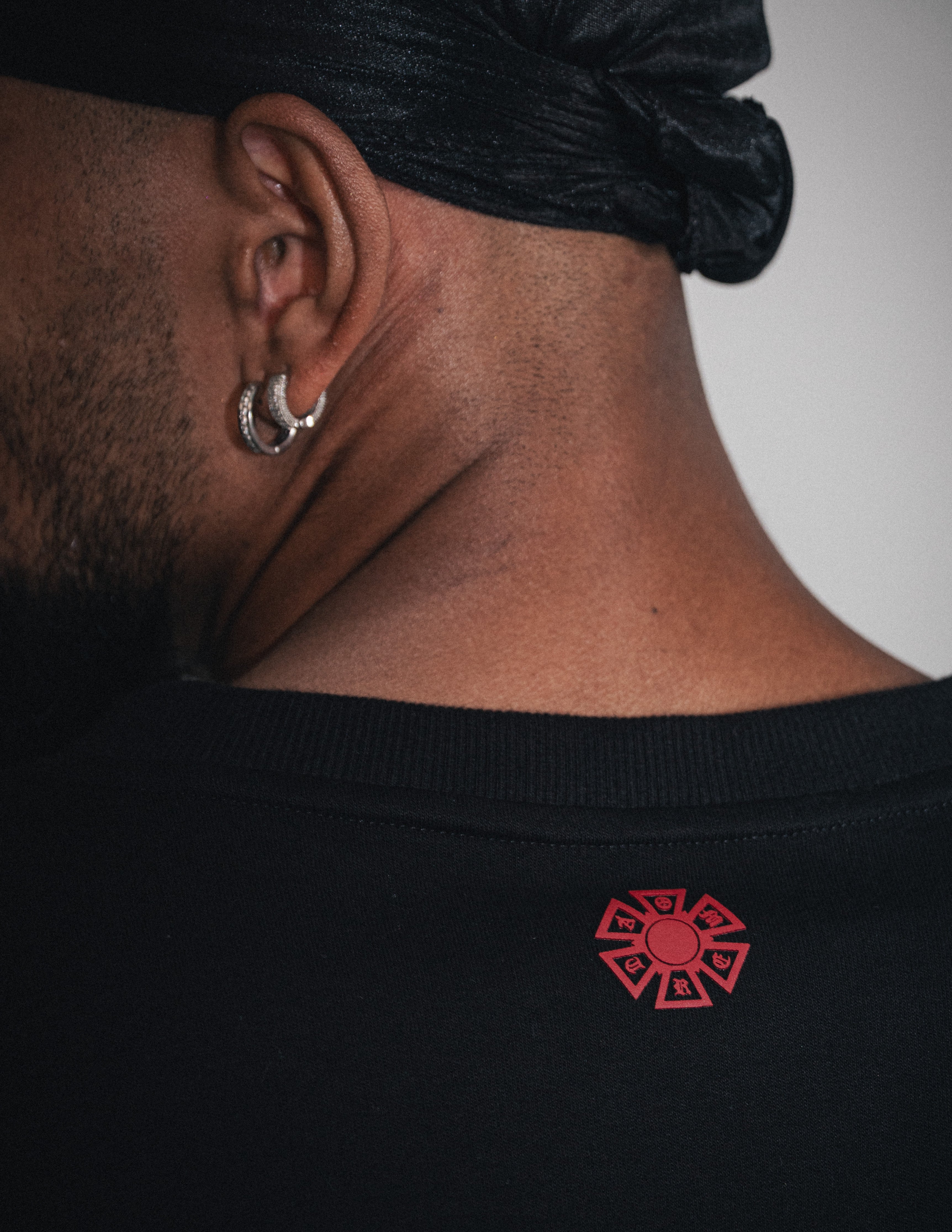 CAMISETA OMERTA PIN NEGRA