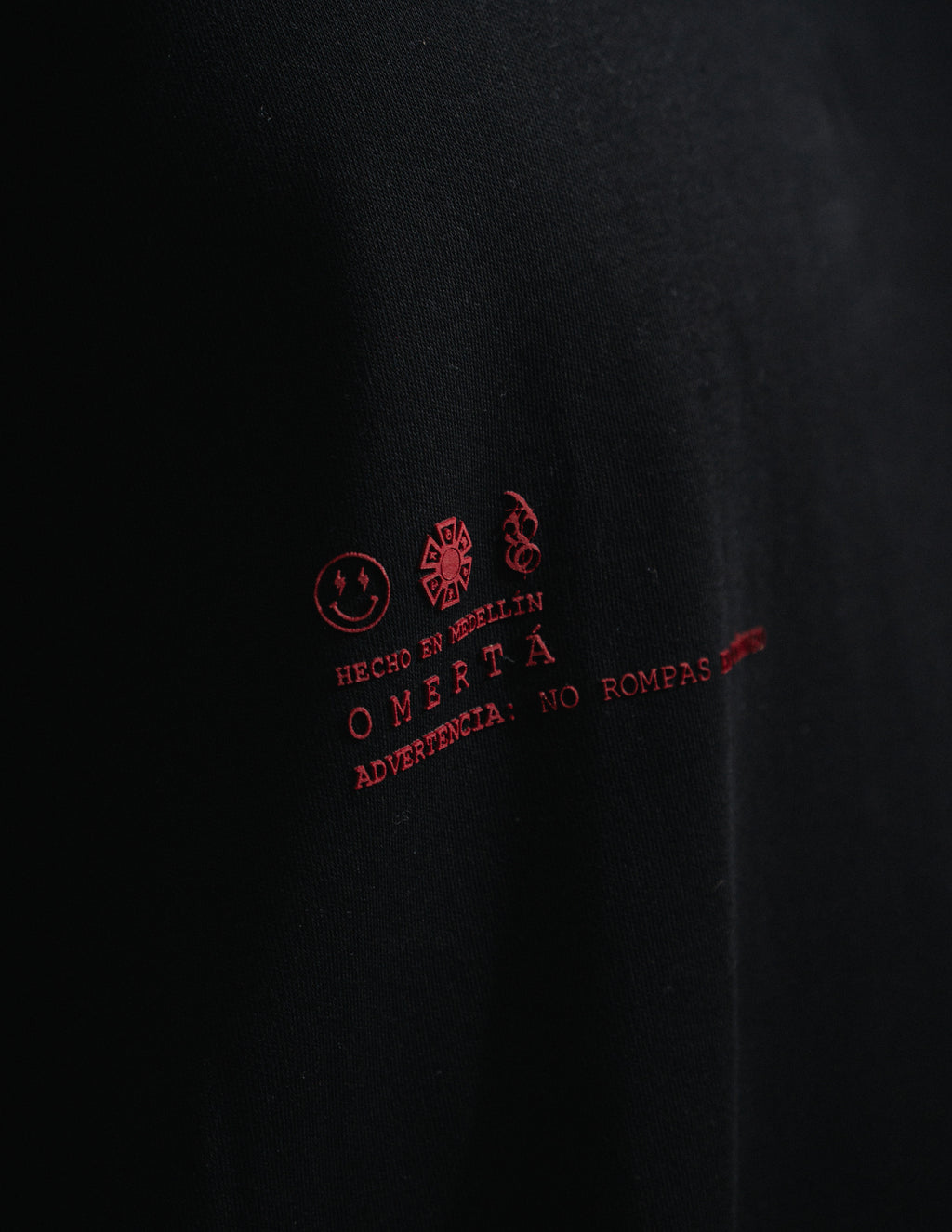 CAMISETA OMERTA PIN NEGRA