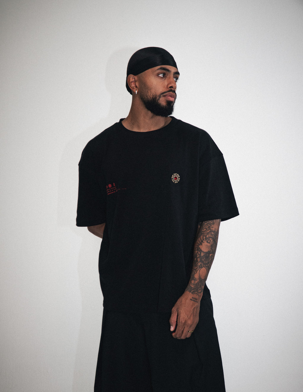 CAMISETA OMERTA PIN NEGRA