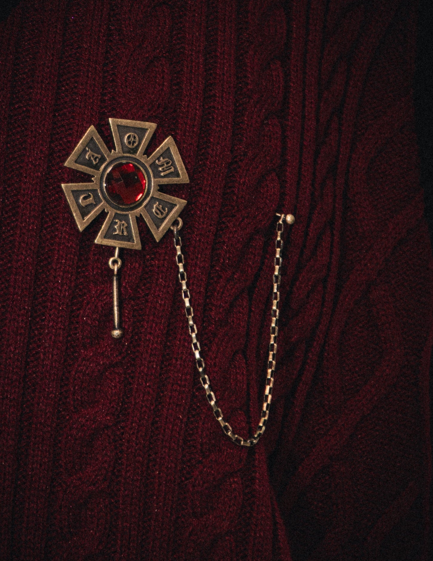BROCHE OMERTA