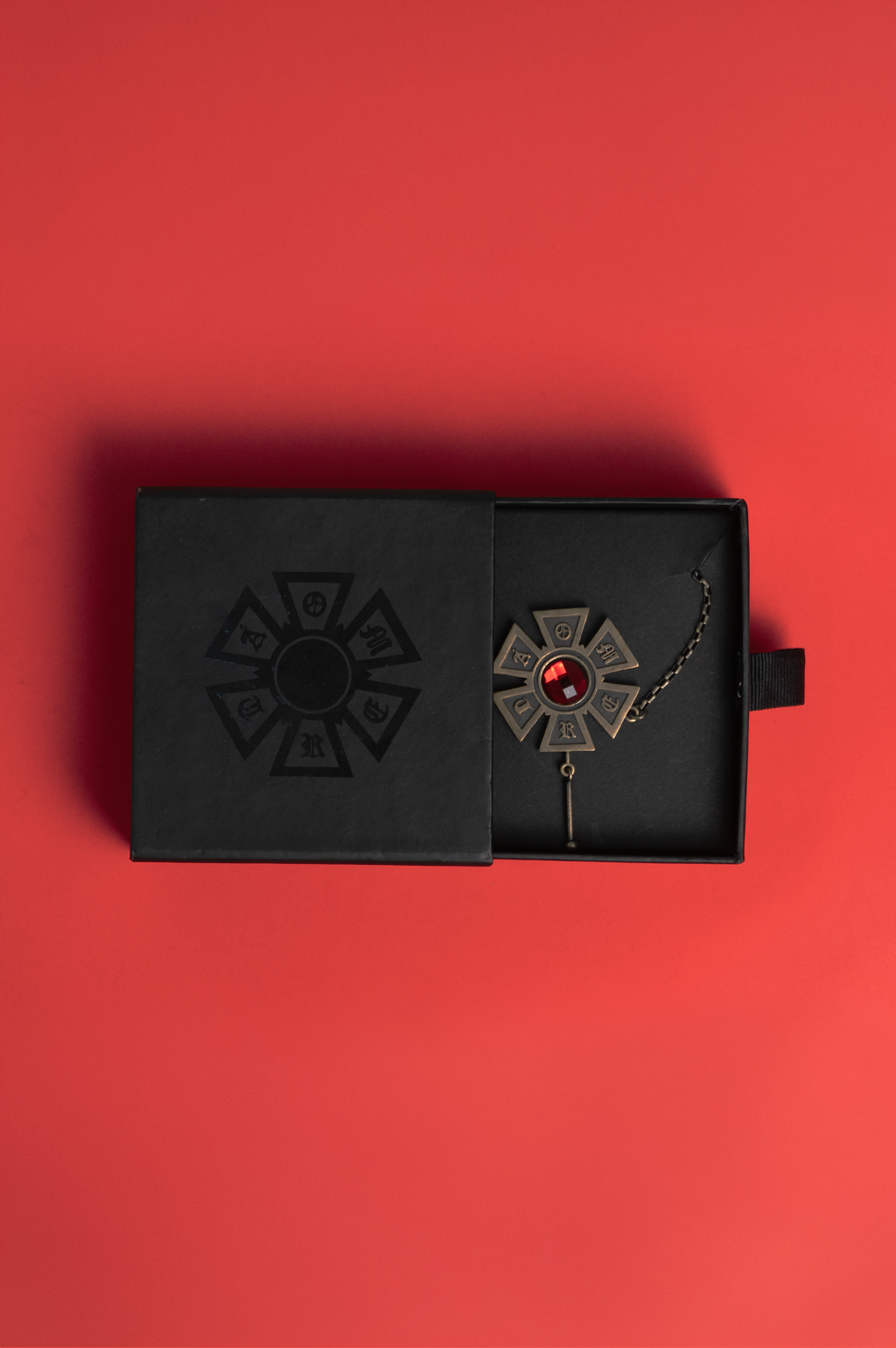 BROCHE OMERTA