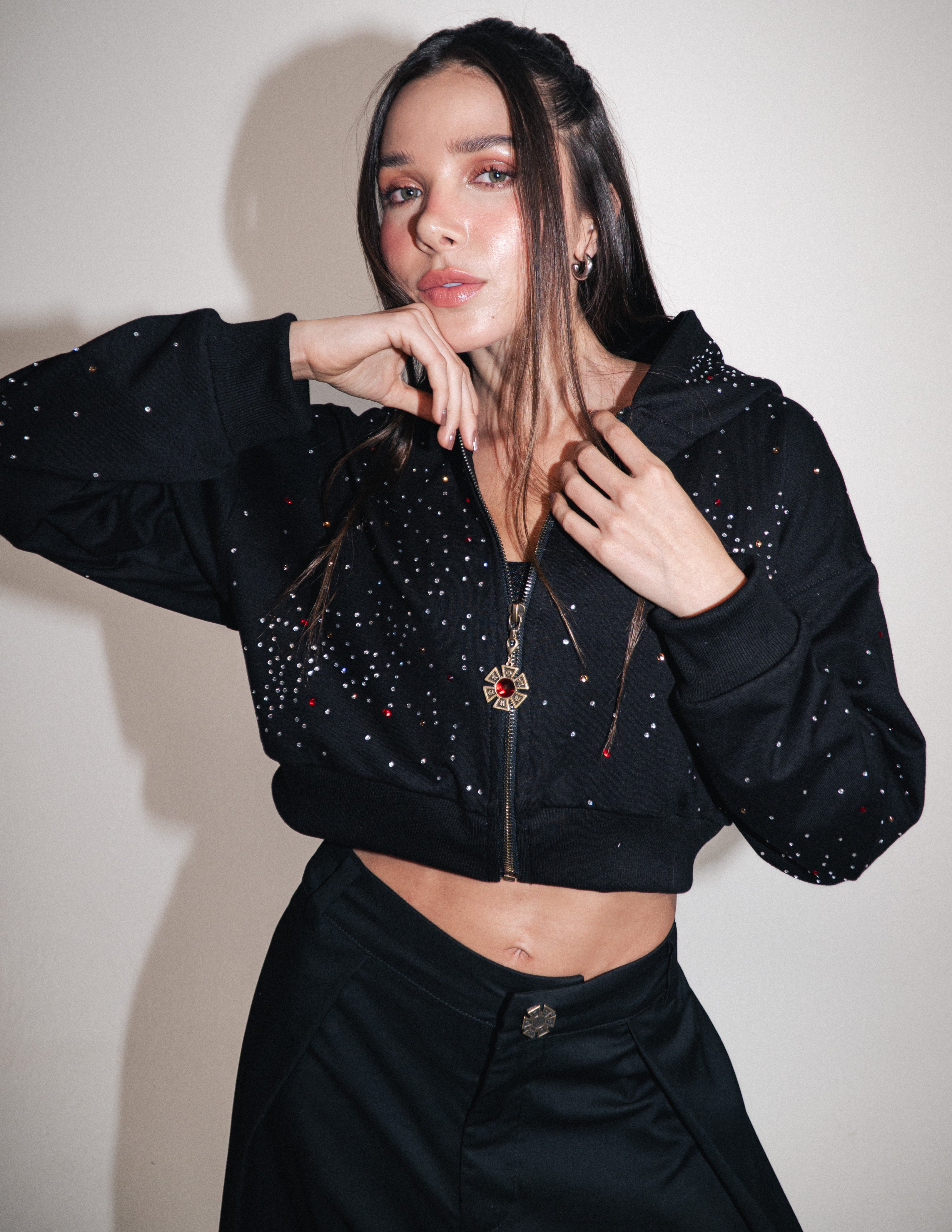 HOODIE CROP NEGRO OMERTA