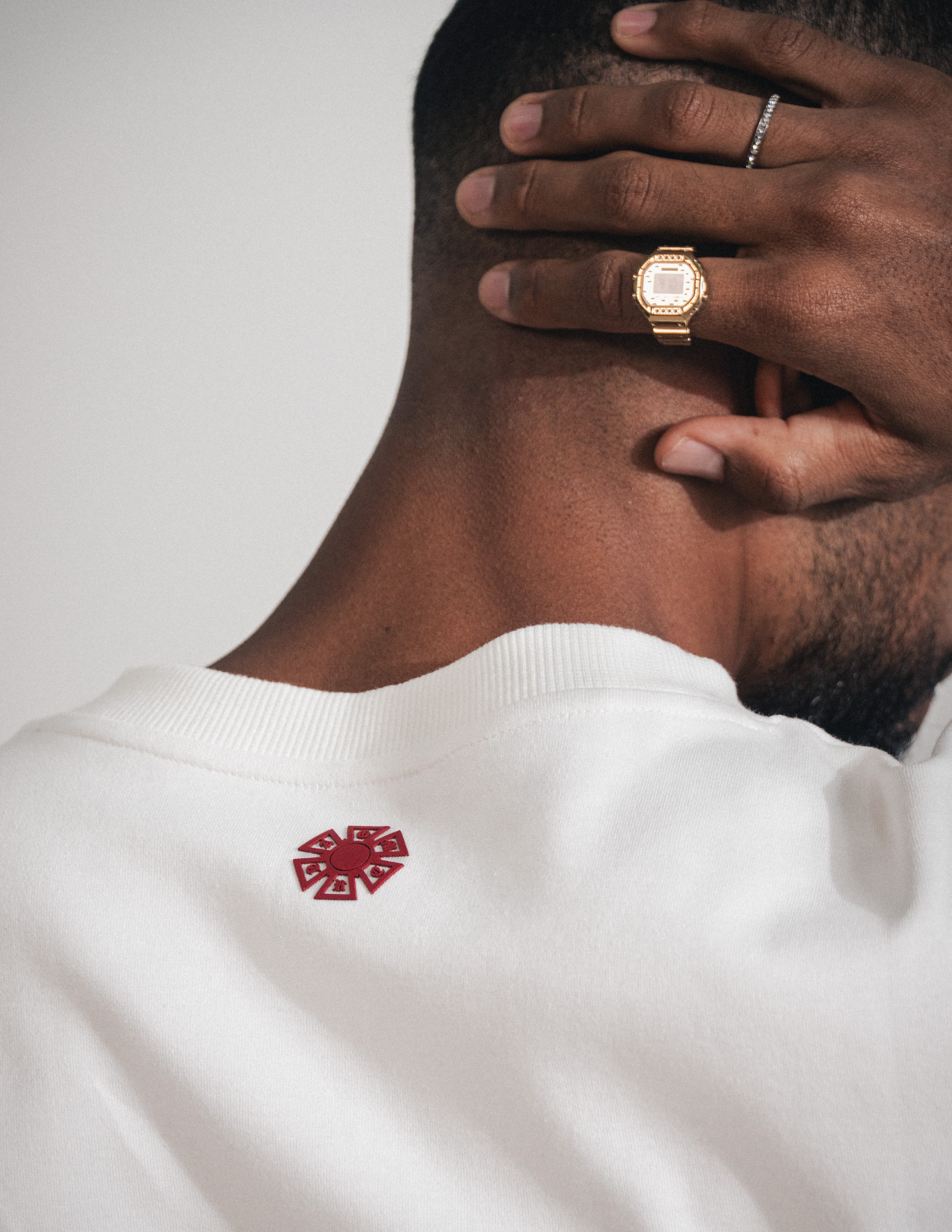 CAMISETA OMERTA PIN MARFIL
