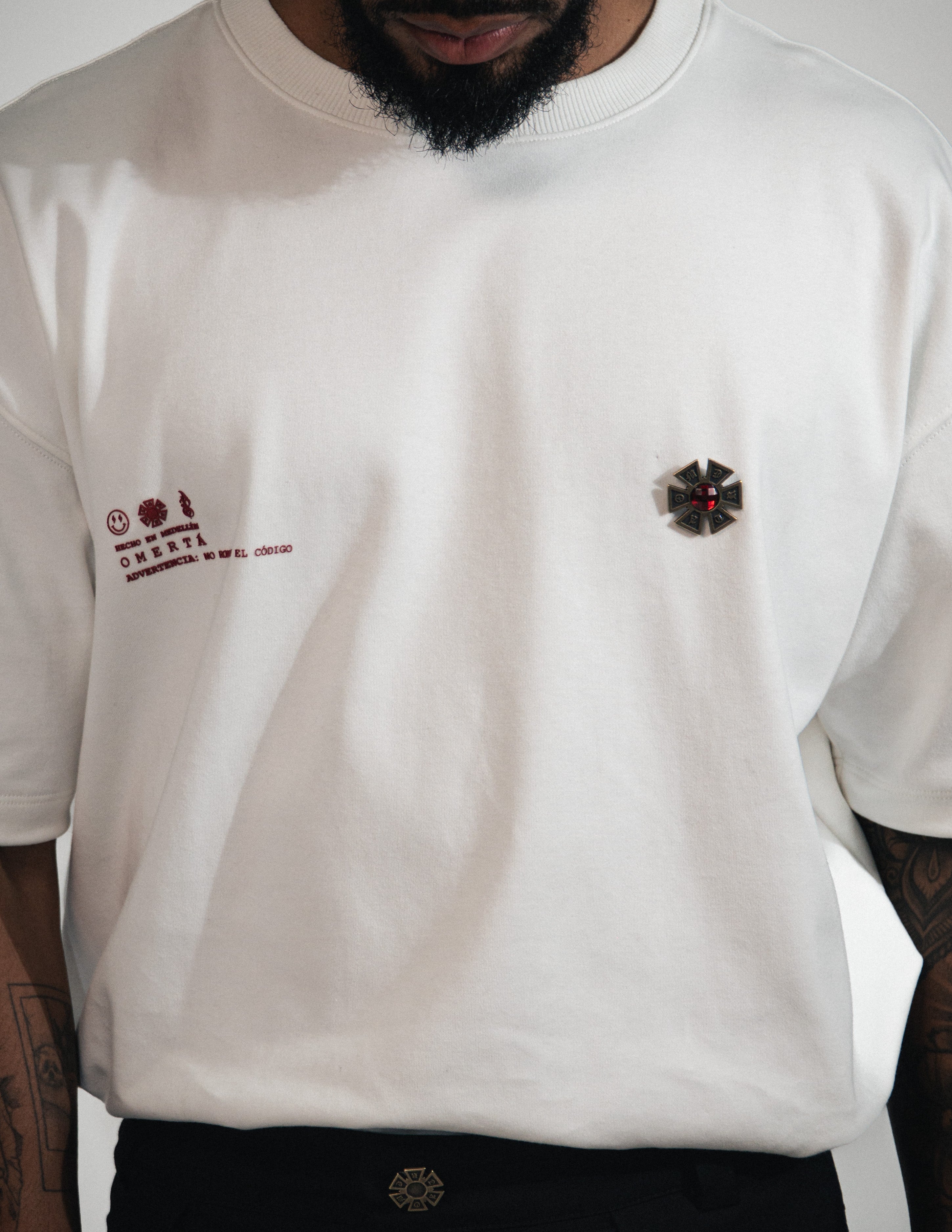 CAMISETA OMERTA PIN MARFIL