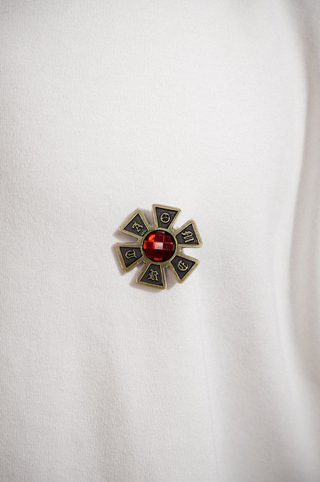 CAMISETA OMERTA PIN MARFIL